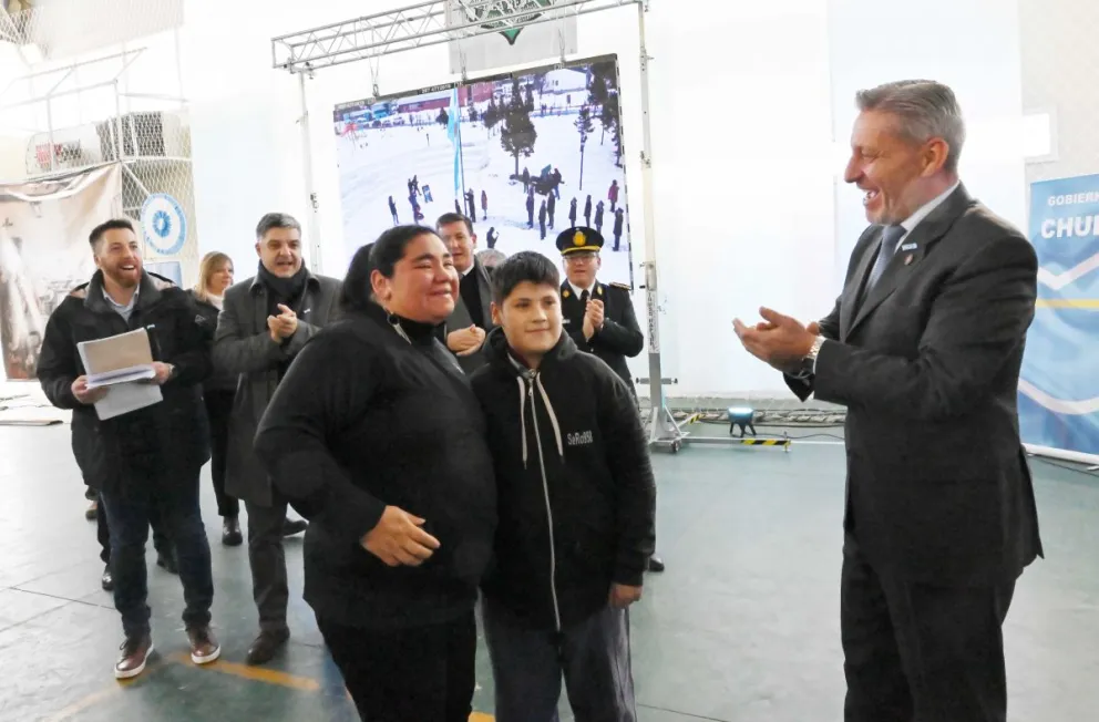 “Acá se hace Patria todos los días”, resaltó Arcioni al encabezar desde Aldea Beleiro el acto por el Día de la Independencia 