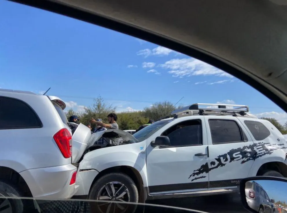 Un 9 de Julio accidentado: choque en cadena por la rotonda de Güemes