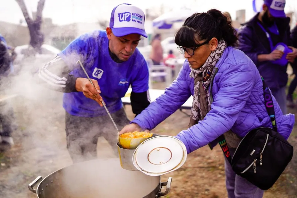 Almuerzo solidario: familias roquenses fueron agasajadas por Unidad Popular