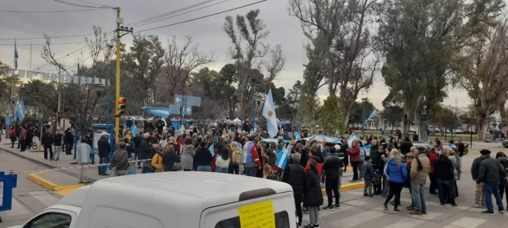 9J; Minima adherencia a la marcha contra el gobierno nacional en Roca.