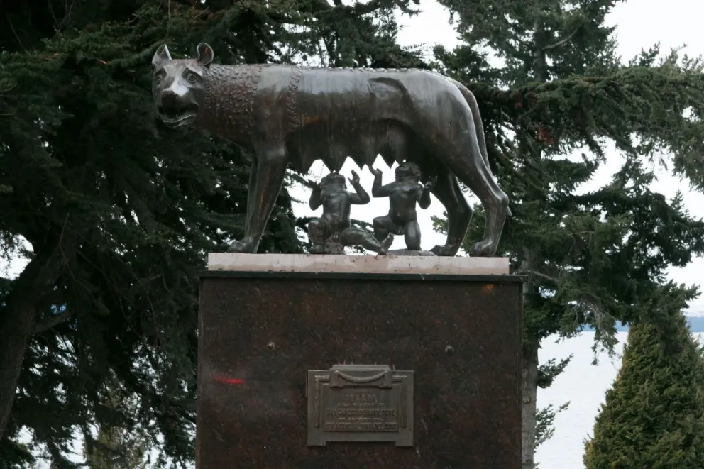 Fueron interceptados por fuerzas de seguridad mientras se encontraban en la plaza Italia. Foto: archivo