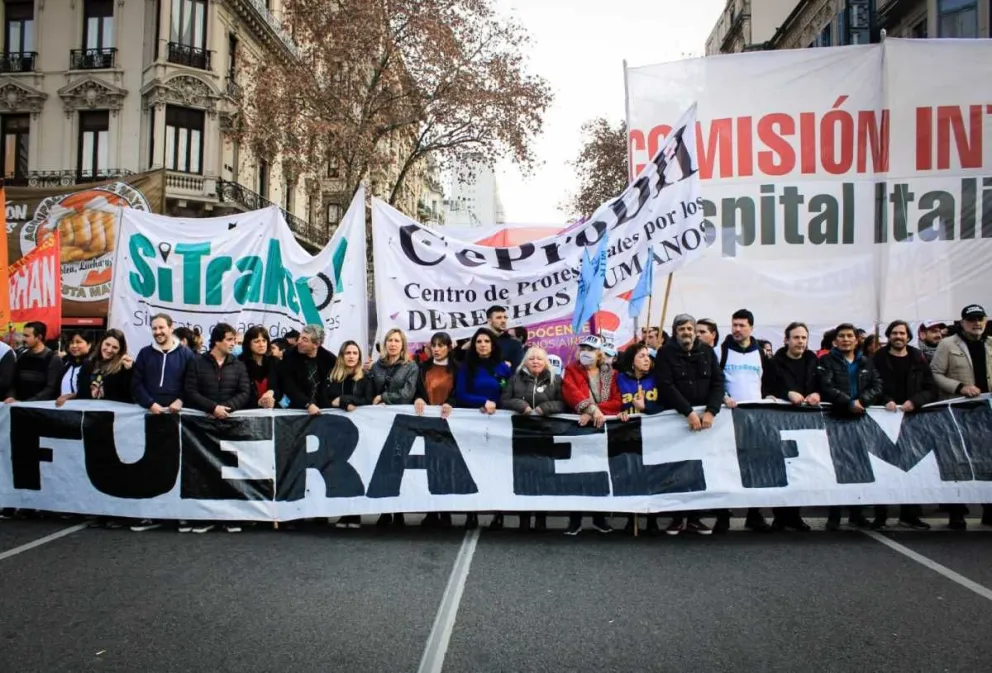 Partidos de izquierda marcharon a Plaza de Mayo para pedir la ruptura del acuerdo con el FMI
