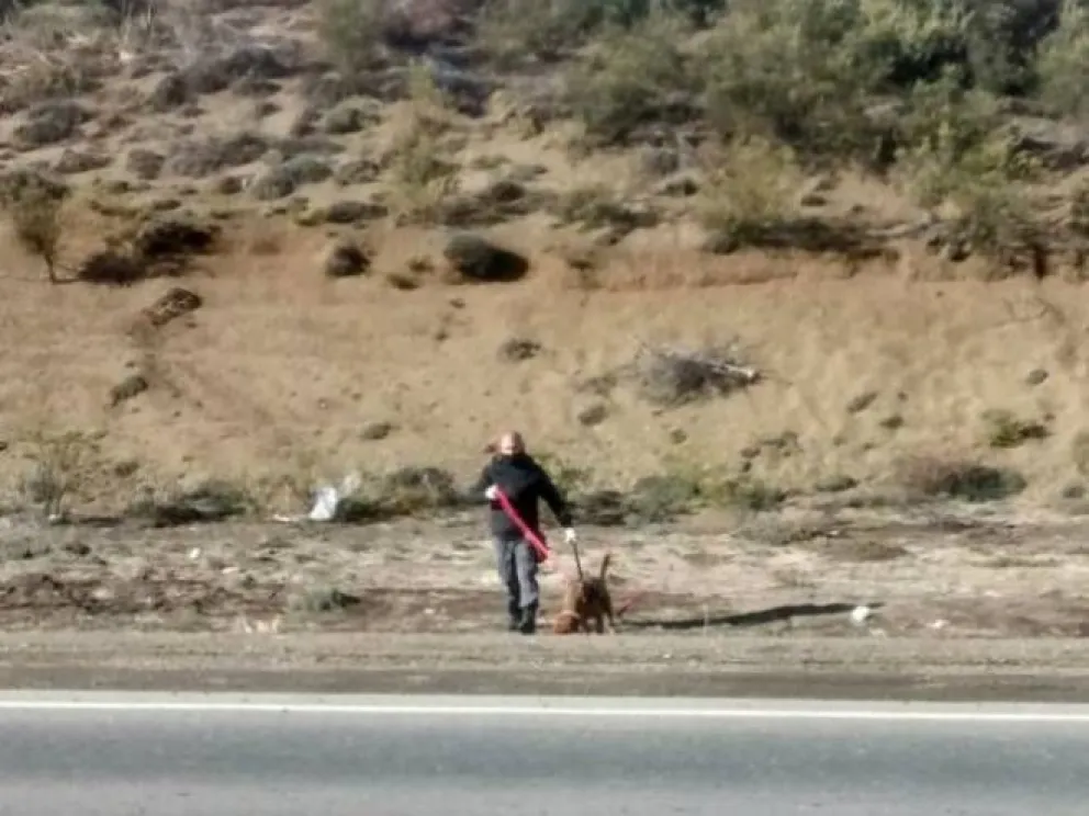 Herrero con su perro "trabajando" en el caso Muñóz. 