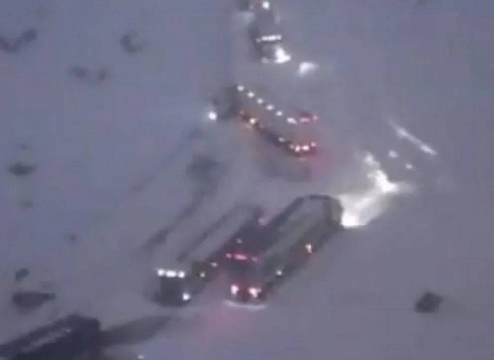 Mendoza: cientos de autos, camiones y micros varados en alta montaña por la nieve
