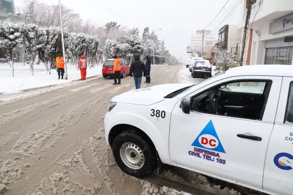 El Municipio mantiene un operativo de limpieza de nieve en todos los barrios