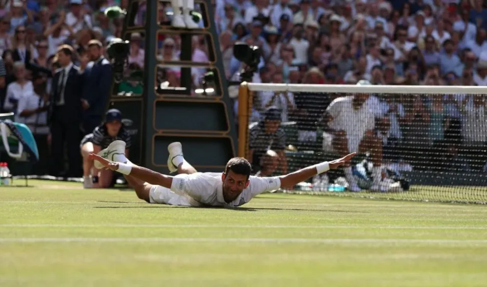 Djokovic no le dio chances a Kyrgios y ganó su séptimo Wimbledon