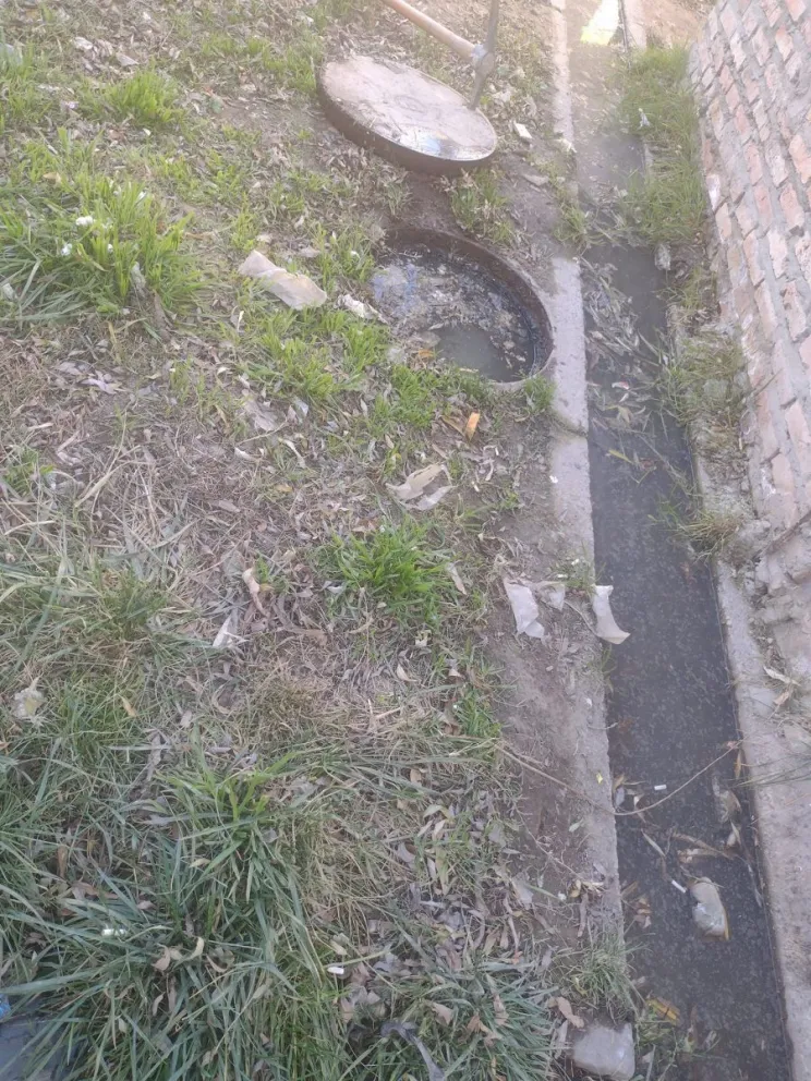Otra vez problema con las cloacas en el barrio Guido, pero esta vez les brindaron solución