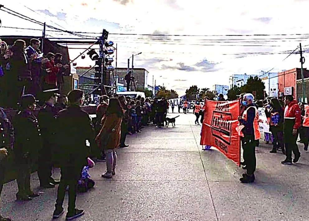 ASSPUR llevó su reclamo al acto de San Antonio Oeste y entregó un petitorio a la Gobernadora