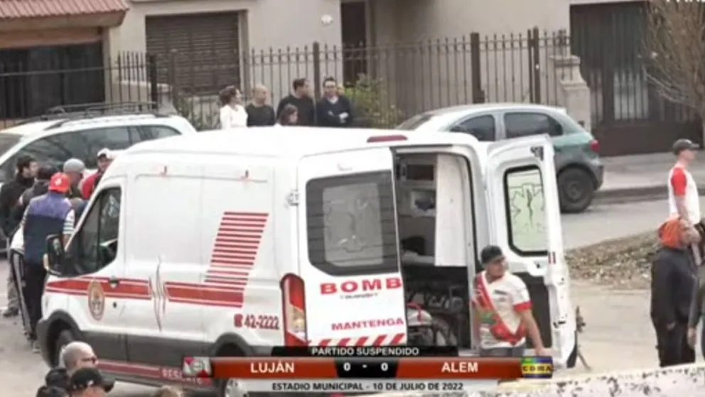 Domingo violento: Barras de Alem atacaron a hinchas de Luján y se registraron al menos 15 heridos