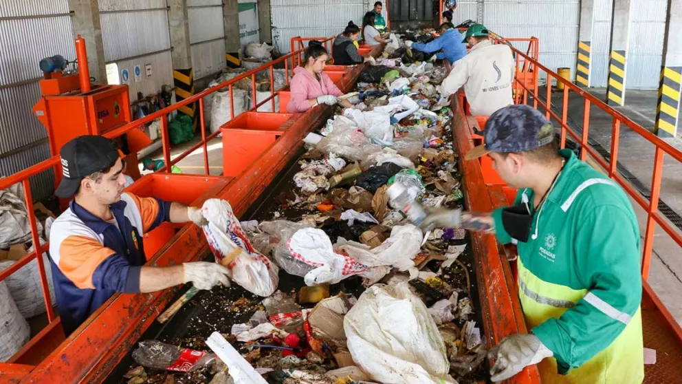 Se reclasifican unas 20 toneladas de residuos al mes y buscan concientizar