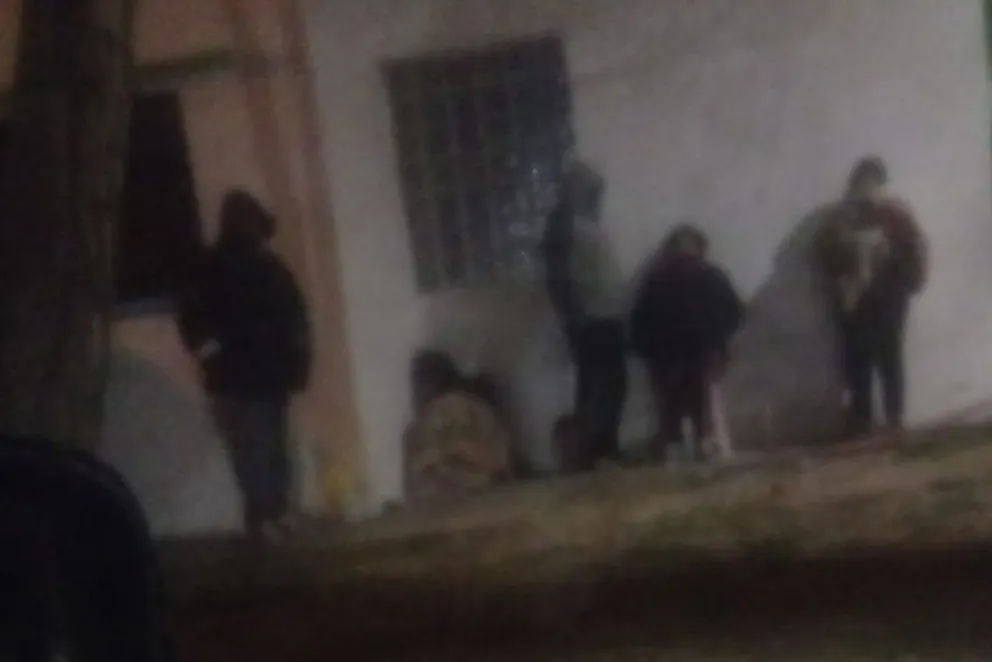 Los padecimientos  para conseguir un turno en Salud durante la madrugada