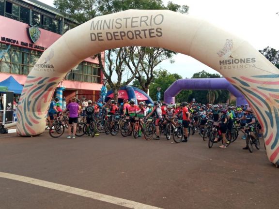 Más de 200 ciclistas participaron del desafío al Valle del Cuña Pirú
