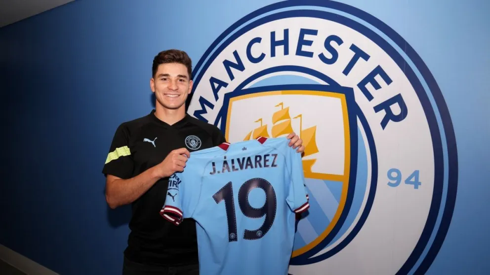 La araña ya causa furor: Julián Álvarez fue presentado en Manchester City