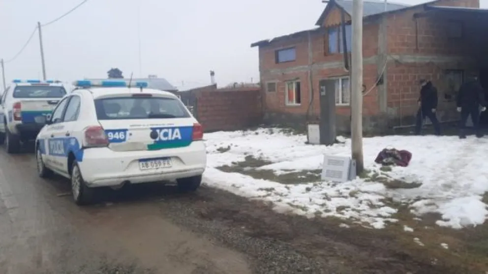 Entró a robar a una vivienda, pero lo encontraron siguiendo las huellas que dejó en la nieve