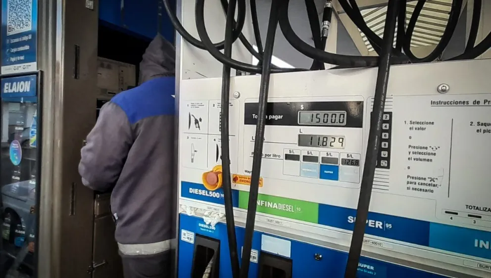 Nafta y Gasoil aumentaron por tercera vez en un mes: así están los precios en Viedma