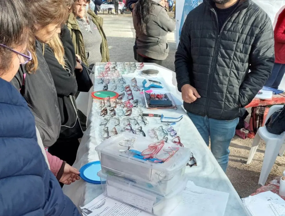 La jornada social de lentes fue un éxito, pero denuncian una campaña en contra