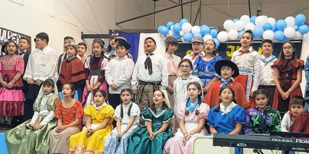 Peña patriótica con amplia participación y compromiso familiar en la escuela 197