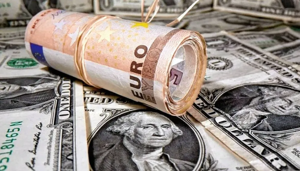 El euro alcanzó la paridad con el dólar por primera vez en dos décadas