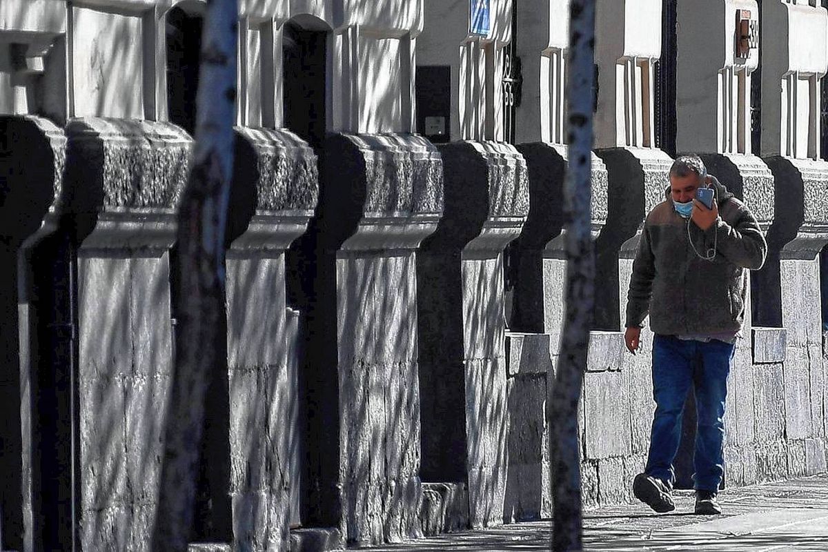 El peso chileno se deprecia significativamente y su volatilidad aumenta
