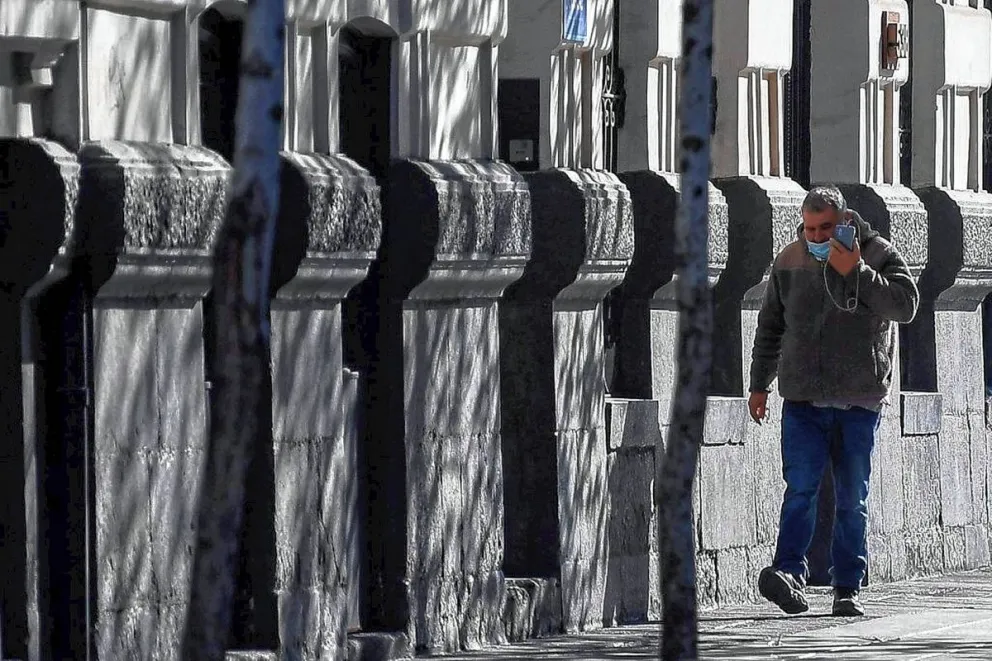 El peso chileno se deprecia significativamente y su volatilidad aumenta