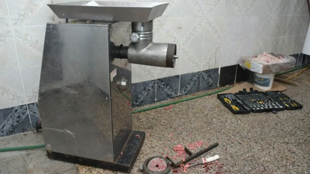 Ordenan resarcimiento para empleada de una escuela cuyo dedo fue comprimido por una picadora de carne