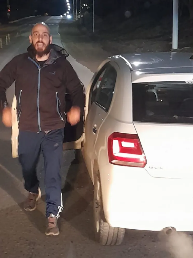 Denunciaron penalmente a un hombre que rompió el parabrisas de un colectivo