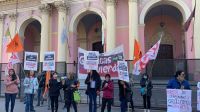 Manifestación frente a la Catedral: salteños no quieren saber nada con Gustavo Zanchetta fuera de prisión