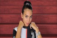 Georgina Rodríguez deslumbra a sus fans usando solo lo indispensable