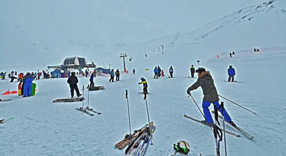 Esquel: Arcioni encabezó la apertura de temporada en “La Hoya” y presentó la Agencia Chubut Turismo