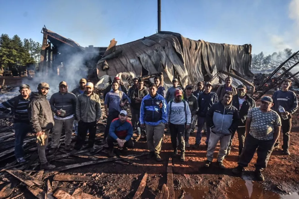 Incendio en aserradero de Candelaria: “La preocupación que tenemos es pensar qué pasará con nuestras familias”