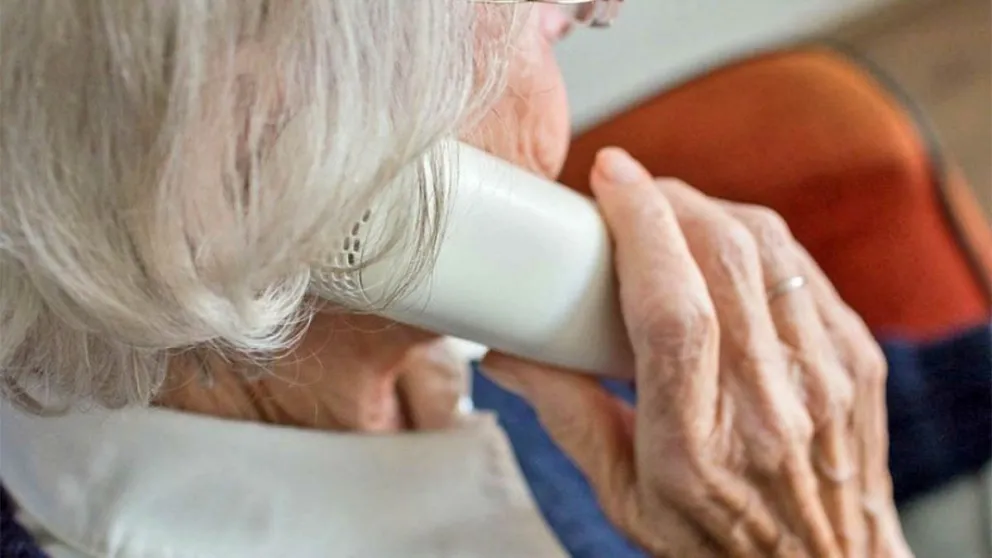 La estafaron con el cuento de la grúa: entregó dinero, un televisor y otras pertenencias