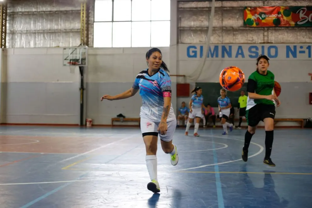 Deportivo Fénix volvió a golear y sigue imparable