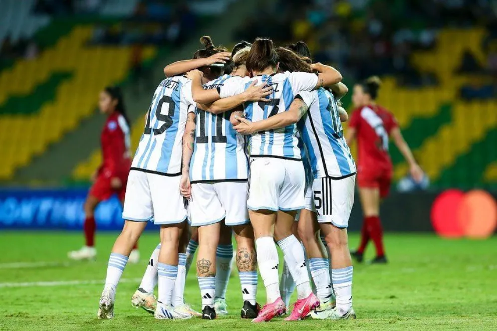 Miriam Mayorga debutó y Argentina goleó en Colombia