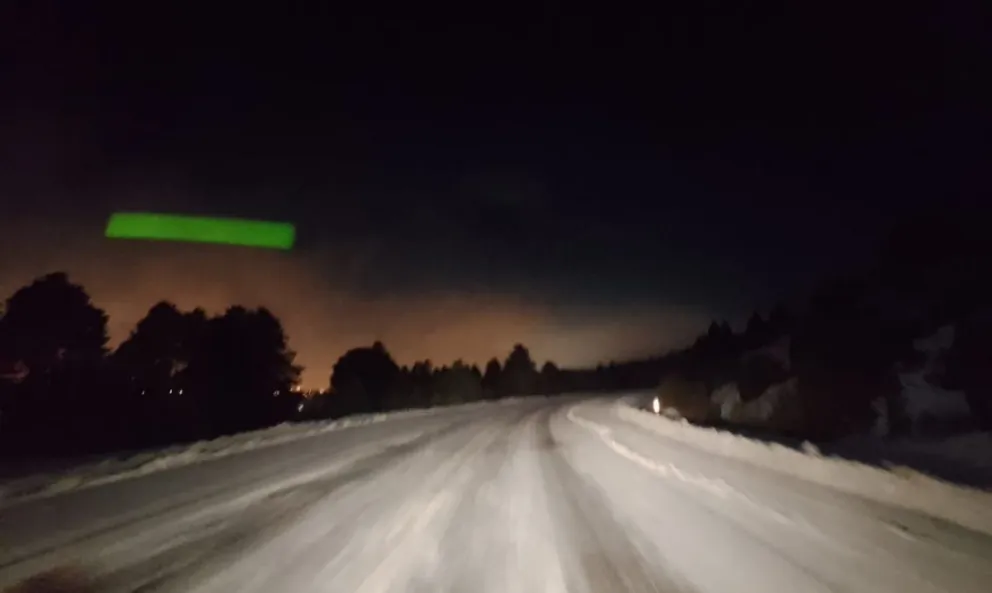 Nieve y hielo sobre la calzada en ruta de Circunvalación