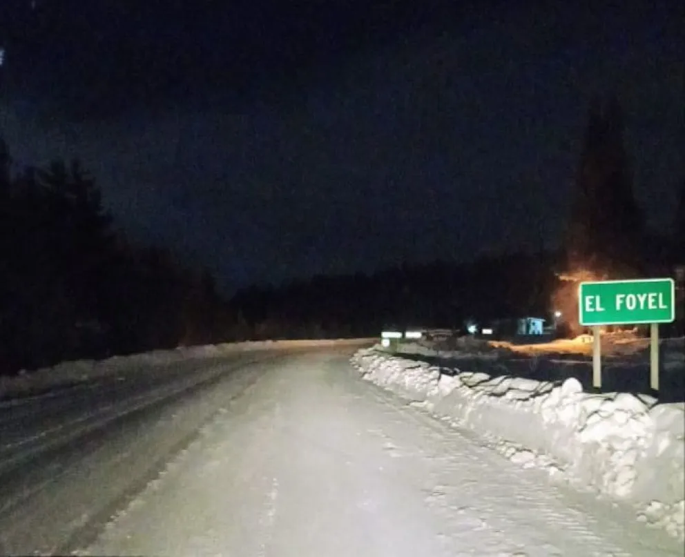 Hielo y nieve en tramos de las rutas de la región