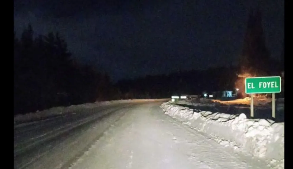 Ruta 40 sur: Piden transitar con extrema precaución por formación de hielo 