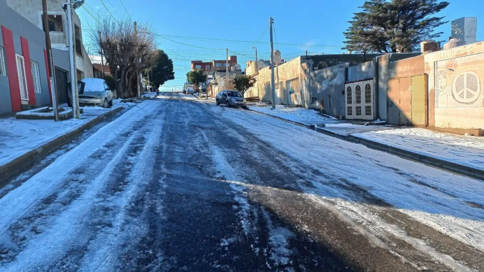 Calles de hielo: “Fue un trabajo arduo pero ya se va normalizando todo”, dijo Mendoza