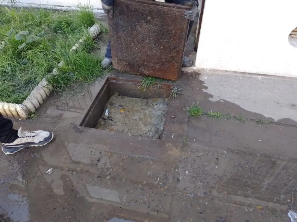 Vecinos y autoridades actúan para revertir desbordes cloacales en el barrio Ceferino