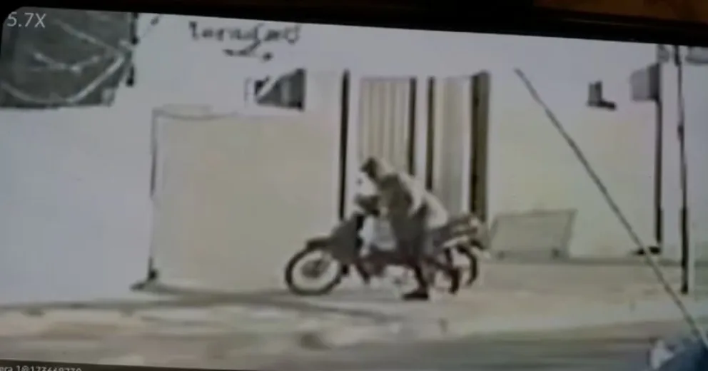 Video: se robó una moto y todo quedó registrado en las cámaras de seguridad
