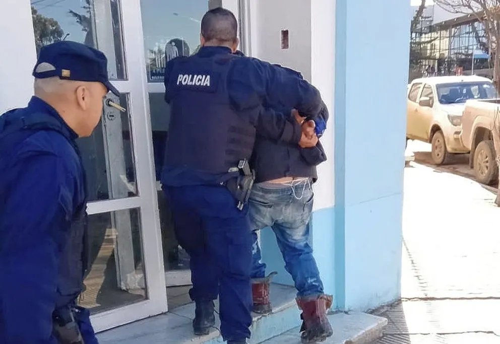 Robó la billetera de un empleado de comercio céntrico, lo persiguieron y atraparon en la terminal de ómnibus