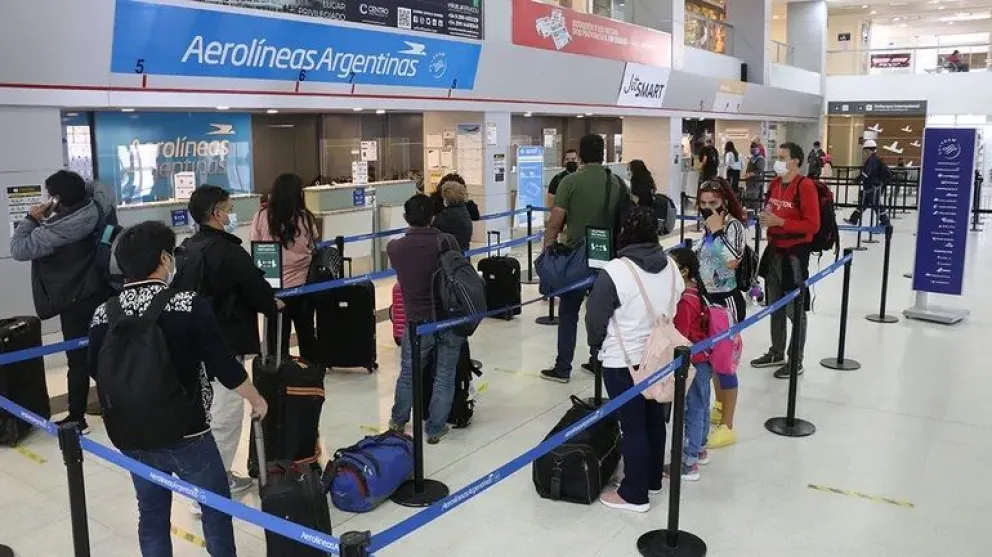 Los aeropuertos recuperan su ritmo normal; Roca sigue esperando y se ilusiona