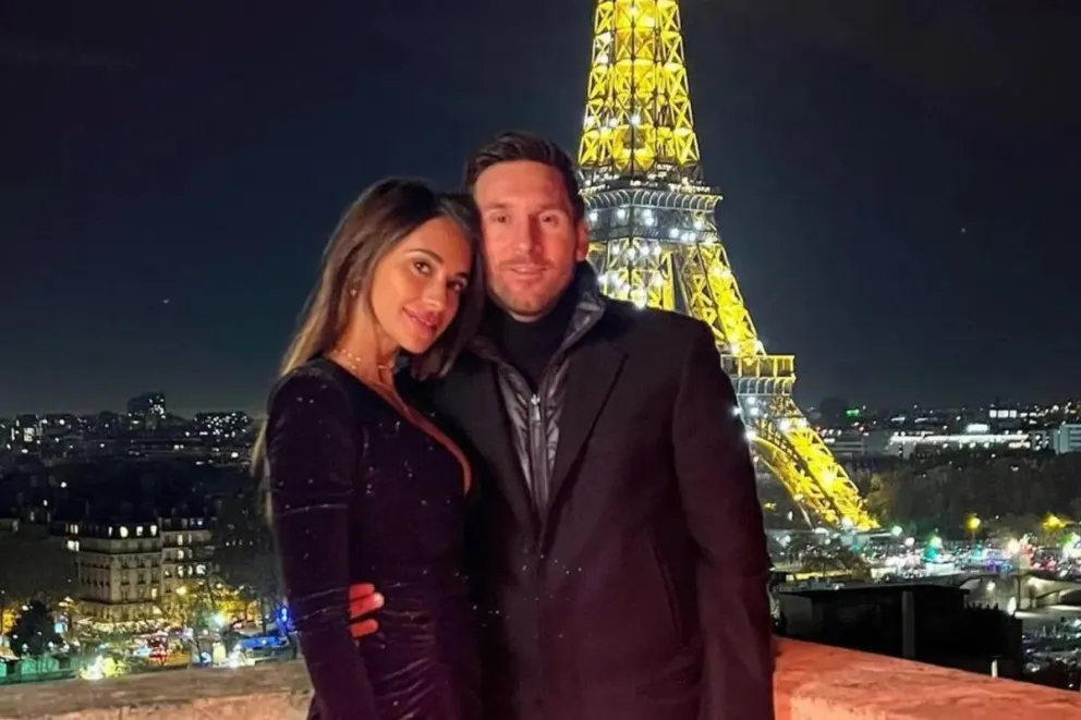 La romántica foto de Antonela y Messi de paseo por las calles parisinas