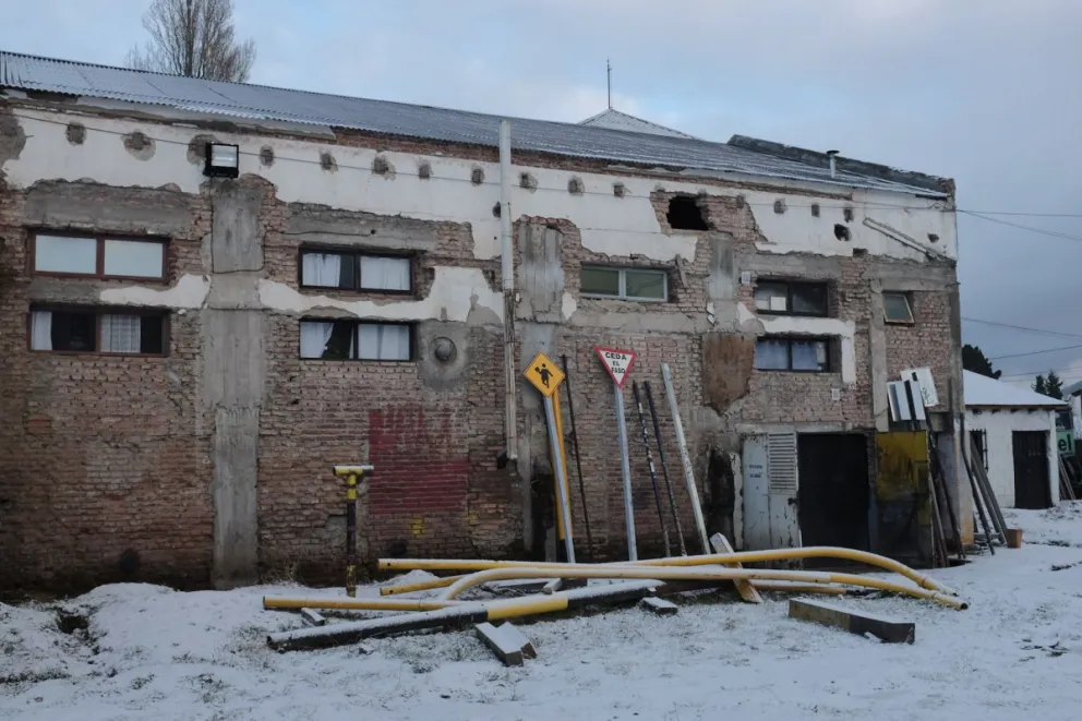 Las irregularidades en los edificios municipales afectan el trabajo y la atención al público