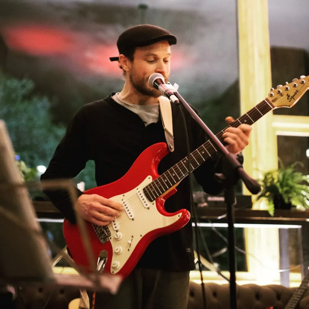 Maxi Cerati, cantautor barilochense de apellido ilustre