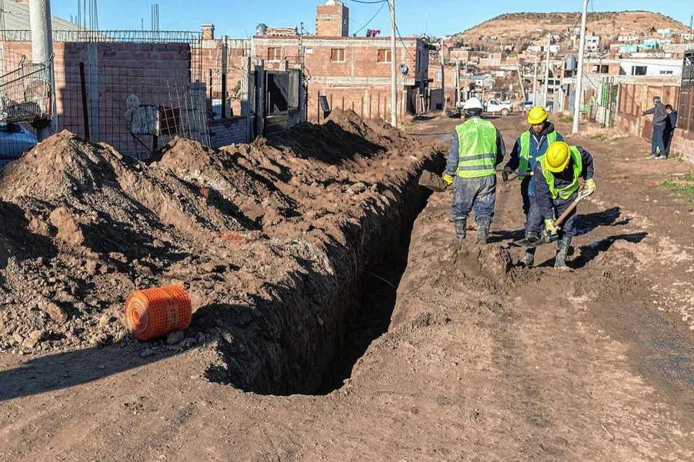 Avanzan las tareas de construcción de la red cloacal en San Cayetano