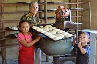 En 40 años Doña Lolys elabora el pan caliente más sabroso de Altata, el de los gobernadores