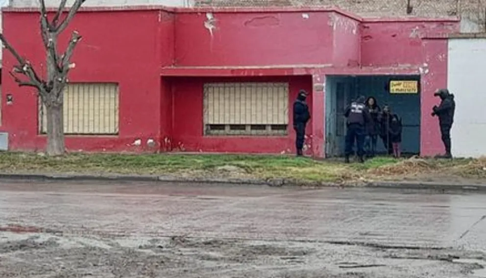 Déficit habitacional: una familia usurpó una vivienda en Roca