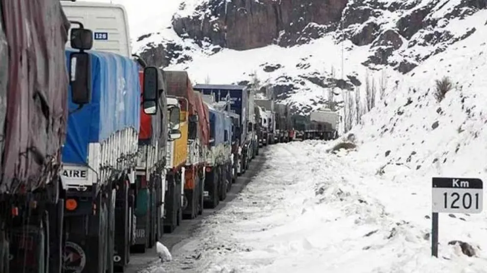 A un camionero varado en la ruta le pidieron $ 2500 por una ducha