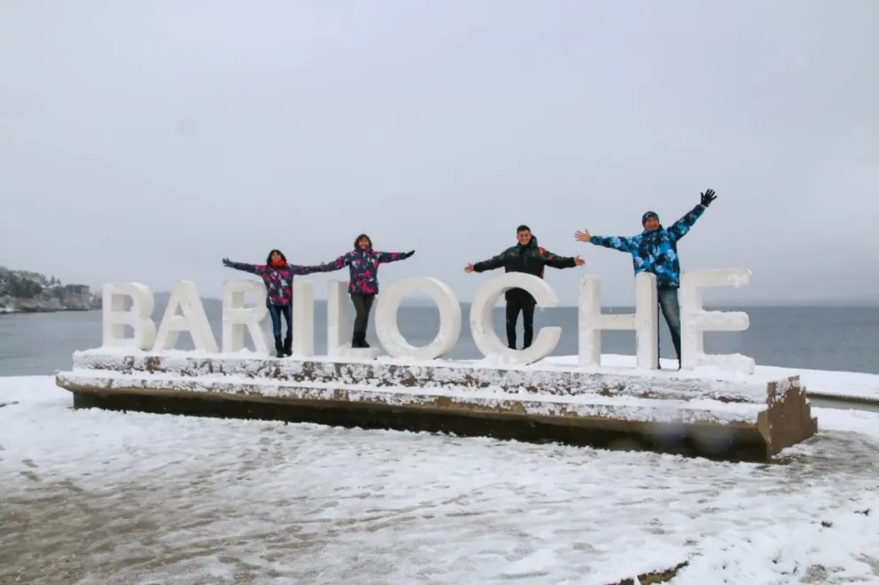 Turistas y nieve, la imagen de una temporada completa para Bariloche