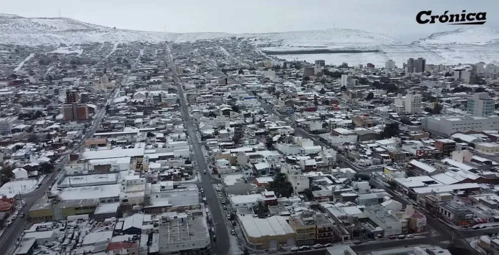 Vuelve a nevar en Comodoro y el pronóstico indica que podría extenderse